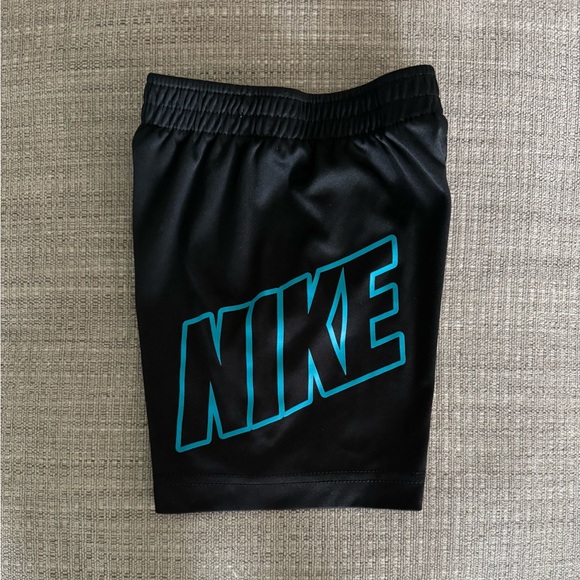 Nike Boys Black Shorts - Picture 3 of 4
